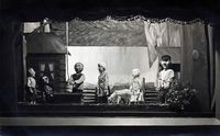 T. Poska nukuteater: 3-vaatuseline nukunĆ¤idend ā€Muti onuā€¯ (T. Poska, 1937). Stseen 2. vaatusest. Etendus TĆ¶Ć¶stus-Kaubanduskojas.