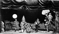 Kuressaare Teater: ā€Puunukk seiklebā€¯ (H. Vaag, 1949). Stseen lavastusest.