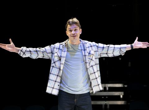 Risto Vaidla lavastuses „Kõik ägedad asjad”. Foto: Sabine Burger