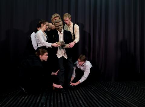 Koos lavakooli tudengitega avame Juhan Liivi meis ja meie kujutlustes