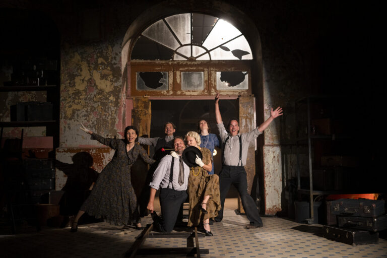 "Hingest ja südamest", Lavastus põhineb A. H. Tammsaare loomingul ja kirjadel.

Esietendus 2. juuli 2023, Tapa raudteejaama hoones