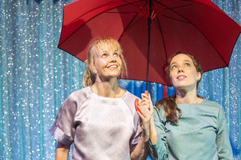 "Tulipunane vihmavari". Foto: Siim Vahur